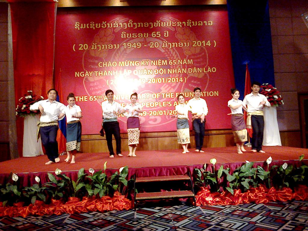 ສະເຫຼີມສະຫຼອງ 65 ປີແຫ່ງວັນສ້າງຕັ້ງ ກອງທັບປະຊາຊົນ ລາວ ຢູ່ຫວຽດນາມ